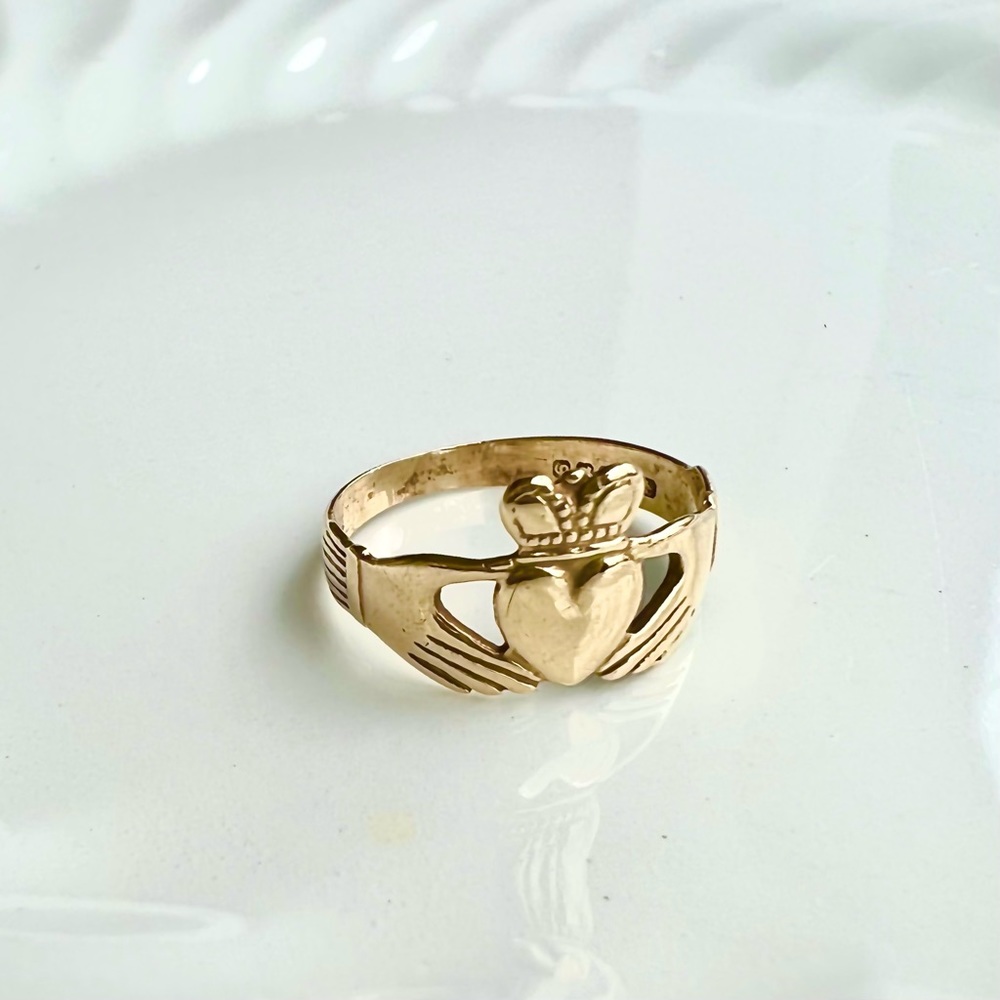 Vintage genuine 9 kt gold Claggaugh Irish Wedding Ring Size 5 - Picture 7 of 9